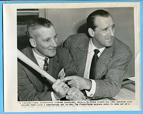 Vintage 8x10 Wirephoto מקורי - אל רוזן של קליבלנד חתם על חוזהו משנת 1956 - תמונות MLB עם חתימה