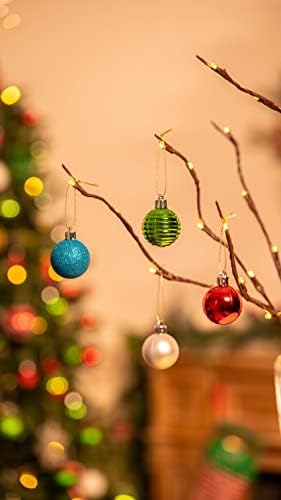 ולרי מדלין אדום ירוק לבן חג המולד חבילה 24CT קישוטי כדור חג המולד + זר חג מולד 30 אינץ ' + 9 רגל זר חג מולד