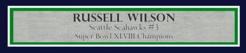 ראסל ווילסון חתימה ממוסגרת 8x10 צילום סיאטל סיהוקס פעולה בצבע ירוק RUSH RW HOLO מלאי 202117 - תמונות NFL