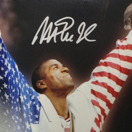 מג'יק ג'ונסון חתם על 16x20 צוות צילום ארהב חתימות לייקרס ~ PSA/DNA COA - תמונות NBA עם חתימה