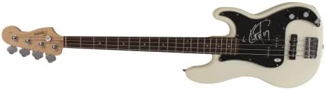 רוברט טרוחיו חתם על חתימה בגודל מלא פנדר לבן גיטרה בס חשמלית עם אימות פ. ס. א. די. אן. איי - חברת בלאק לייבל