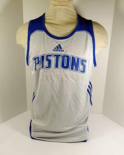 משחק דטרויט פיסטונס -17 הנפיק תרגול אפור כחול הפיך ג'רזי XL 93 - משחק NBA בשימוש