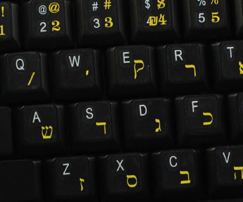 תוויות מקלדת עברית עם כיתוב צהוב על רקע שקוף לשולחן עבודה, מחשב נייד ומחברת