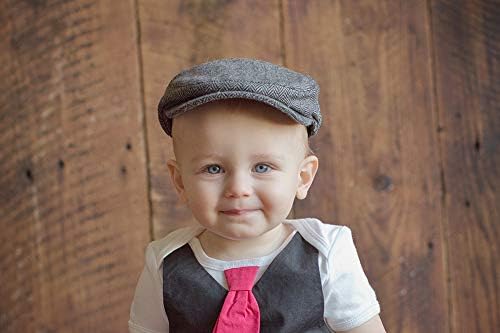 נולד לאהוב תינוקות, פעוט בני פסים נהג כובע תינוק כובע