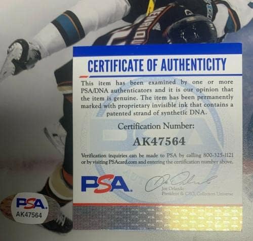 אדם הנריקה חתם על ניו ג'רזי השטן הוקי 8x10 צילום AK47564 - תמונות NHL עם חתימה